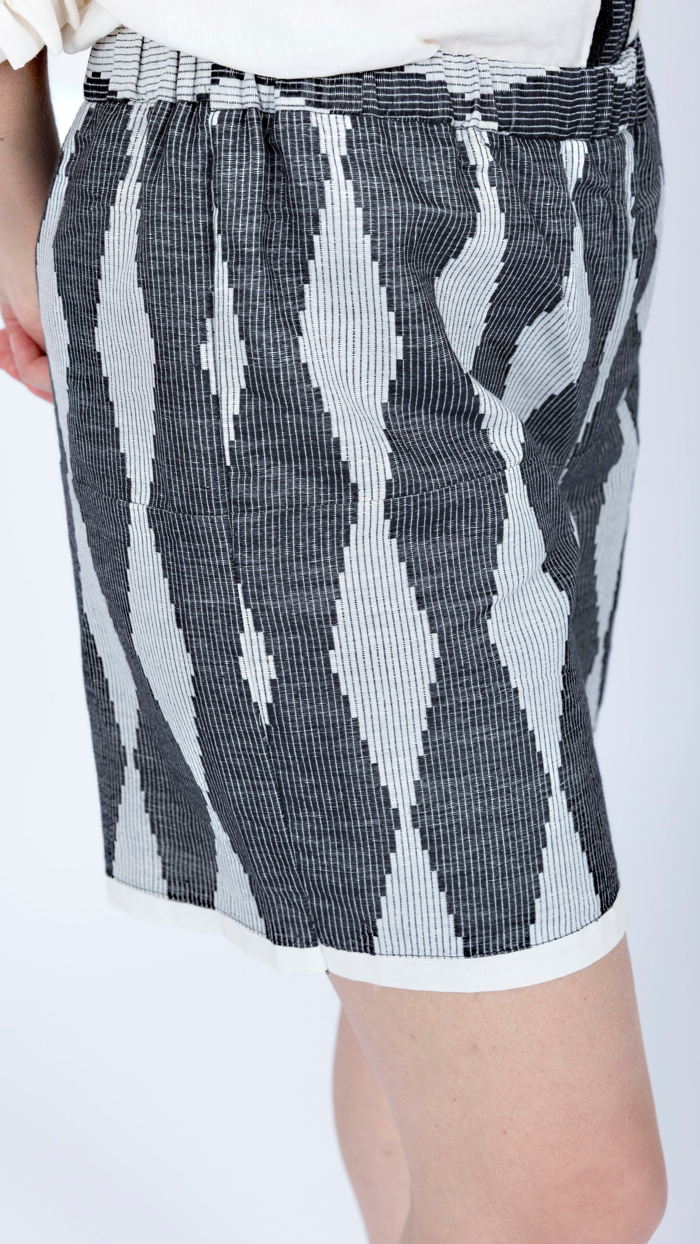 Cotton Woven Shorts black white 